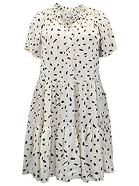 IVORY Animal Angel Sleeve Tiered Smock Dress - Plus Size 16