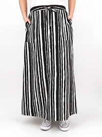 BLACK/IVORY Petite Striped Linen Blend Maxi Skirt - Plus Size 14 to 24