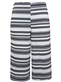 QUIZ BLACK Pull On Striped Culottes - Size 8 to 16 QUIZ BLACK Pull On Striped Culottes - Size 8 to 16