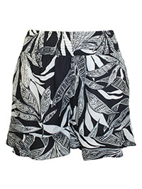 BLACK Printed Crinkle Flippy Hem Shorts - Plus Size 12 to 22