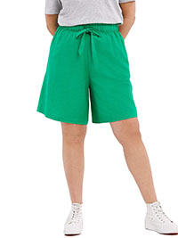 BRIGHT-GREEN Linen Mix Knee Length Shorts - Plus Size 26 to 28